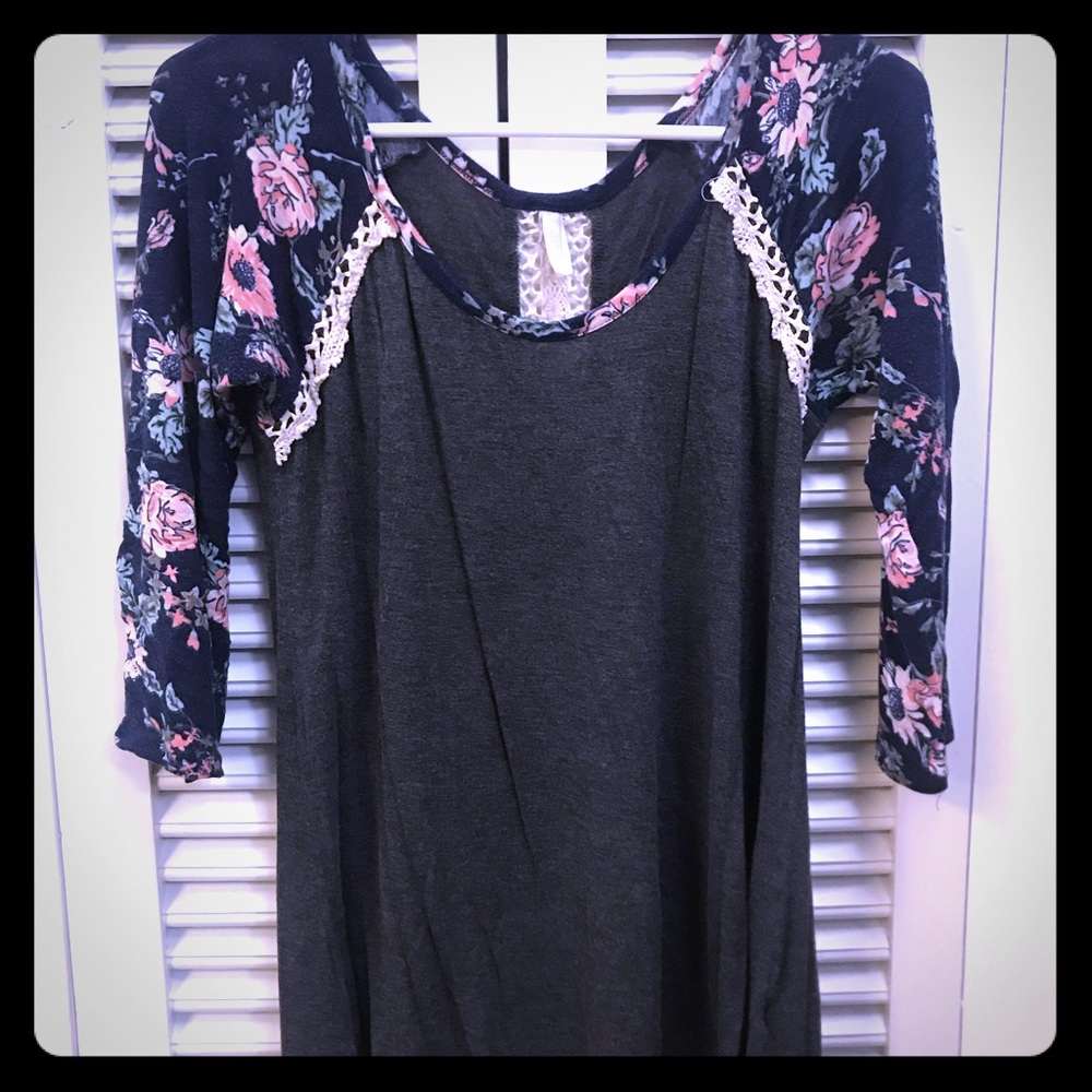 3/4 sleeve floral shirt